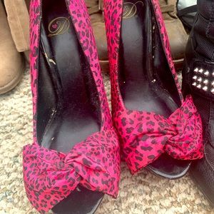 Pink leopard pumps